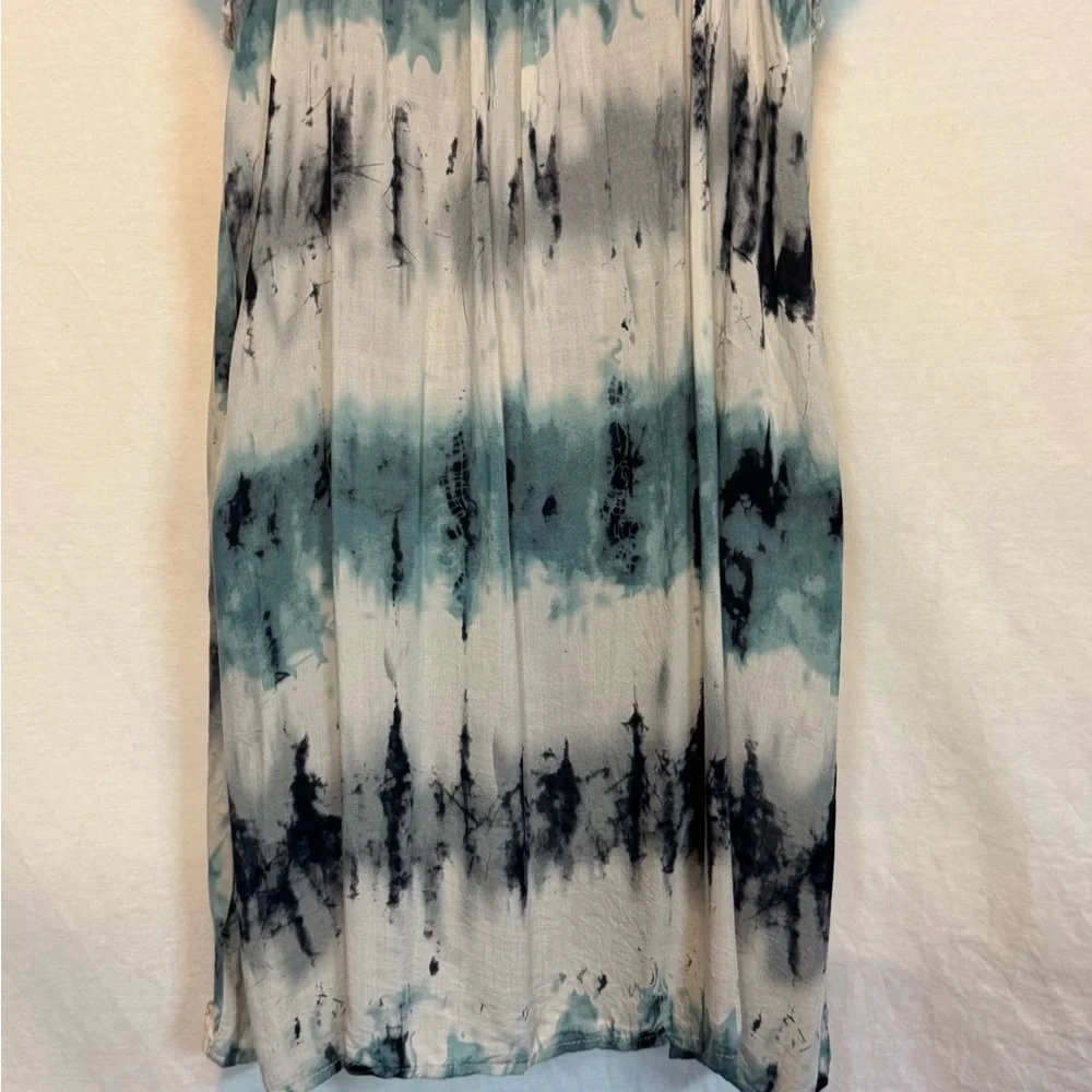 C-173 Ya Los Angeles Cream Teal & Black Ruffled Racer Back Hi Lo Tank Top Size M